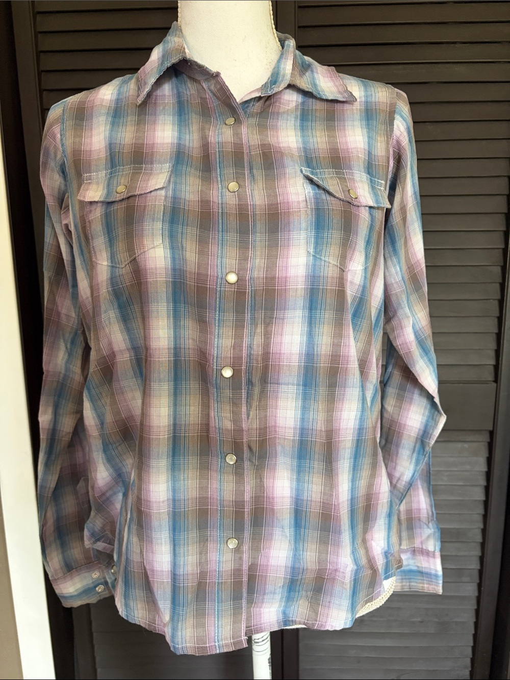 Wrangler brand Size M button too